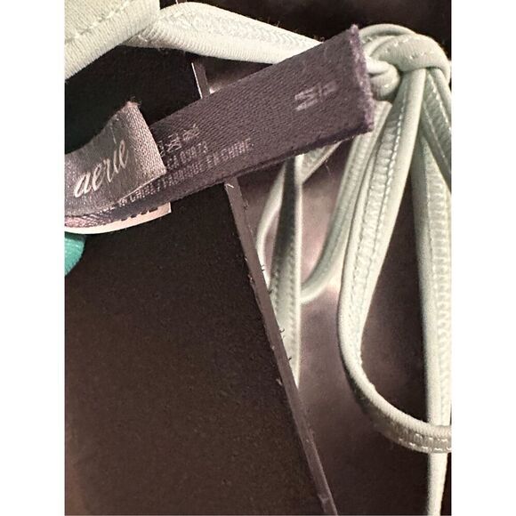 Beautiful Aerie Pineapple Bikini Halter Top green swimsuit top GOOD CONDITION ME - Picture 3 of 3